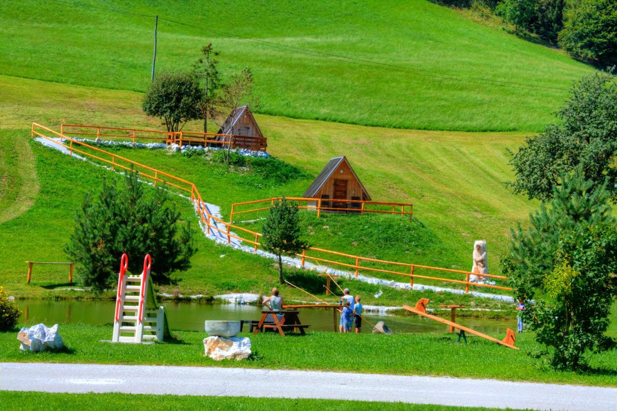 Wooden Chalet - Homestead Vrhovc زلزنيكي المظهر الخارجي الصورة